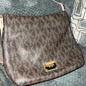 PREOWNED MICHAEL KORS CROSSBODY